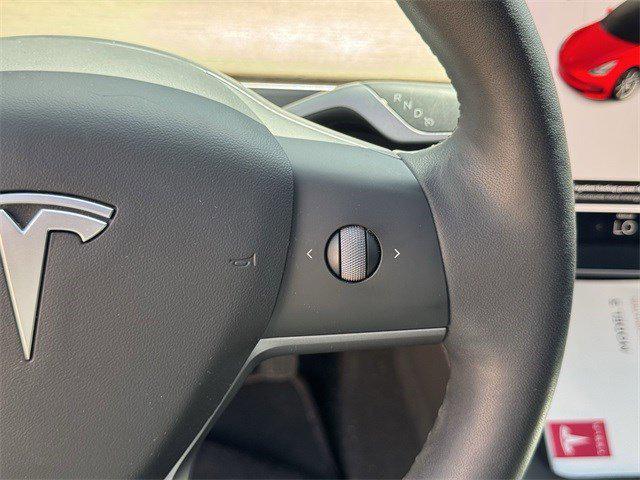 Photo of 2022 White Tesla Model 3
