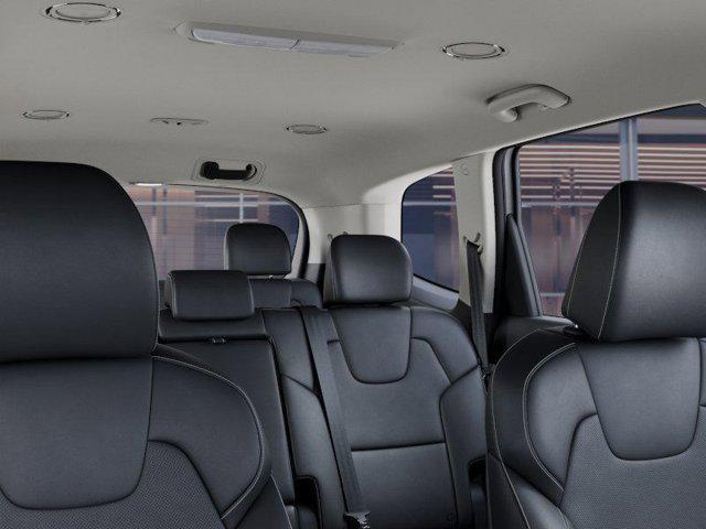 Photo of 2025 Glacial White Pearl Kia Telluride