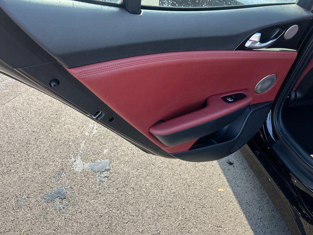 Photo of 2022 Aurora Black Kia Stinger