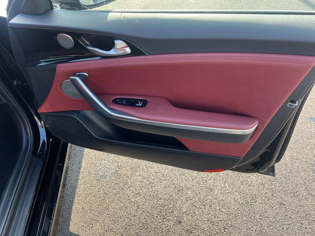 Photo of 2022 Aurora Black Kia Stinger