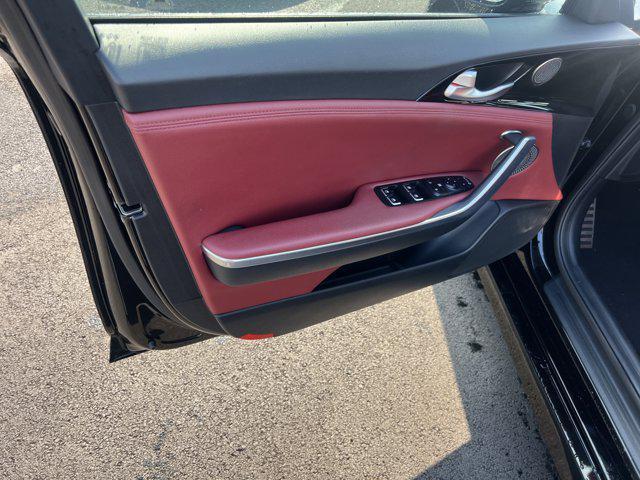 Photo of 2022 Aurora Black Kia Stinger
