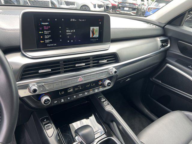 Photo of 2022 Black Copper Kia Telluride