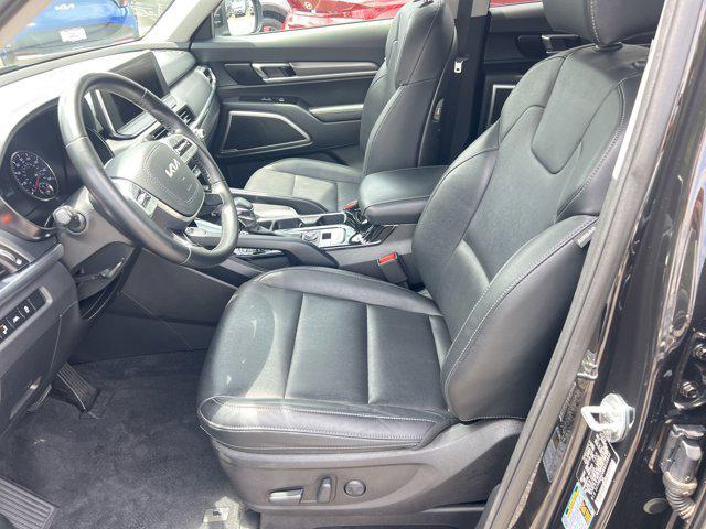 Photo of 2022 Black Copper Kia Telluride