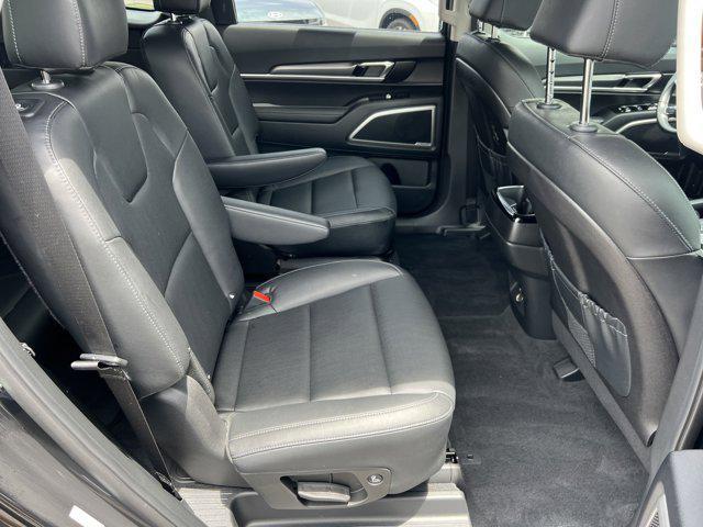 Photo of 2022 Black Copper Kia Telluride
