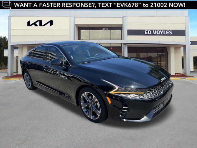 Photo of 2022 Ebony Black Kia K5