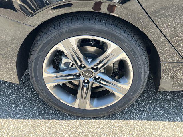 Photo of 2022 Ebony Black Kia K5