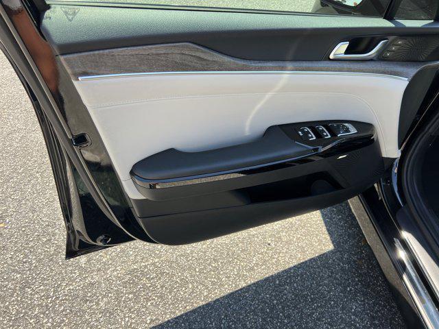 Photo of 2022 Ebony Black Kia K5
