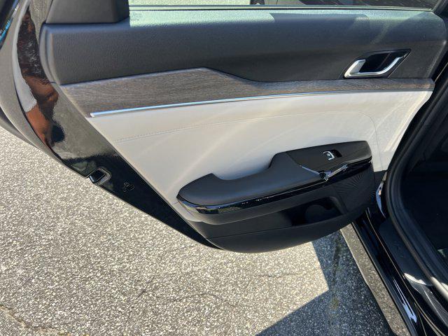 Photo of 2022 Ebony Black Kia K5