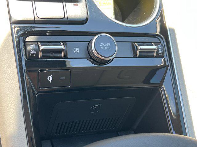Photo of 2022 Ebony Black Kia K5