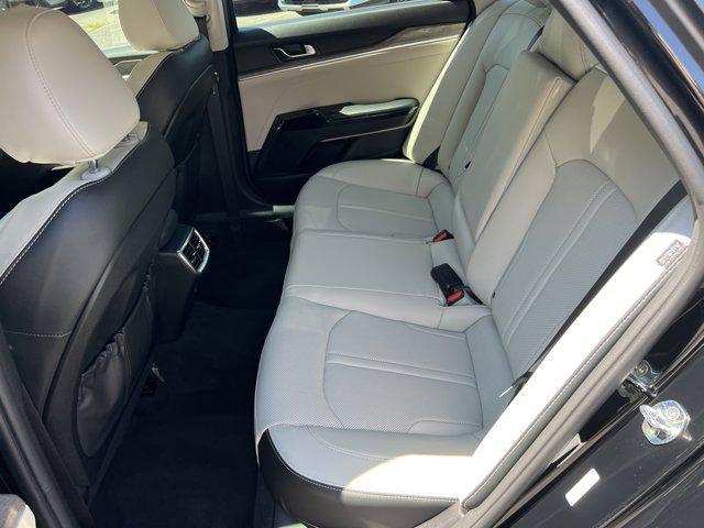 Photo of 2022 Ebony Black Kia K5