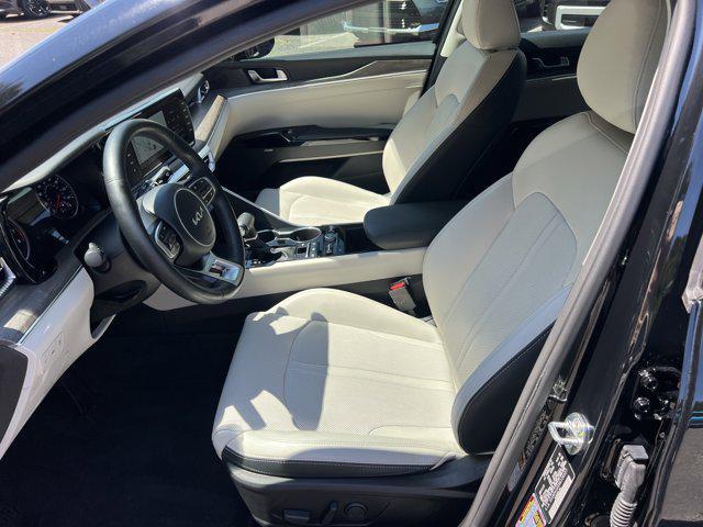 Photo of 2022 Ebony Black Kia K5