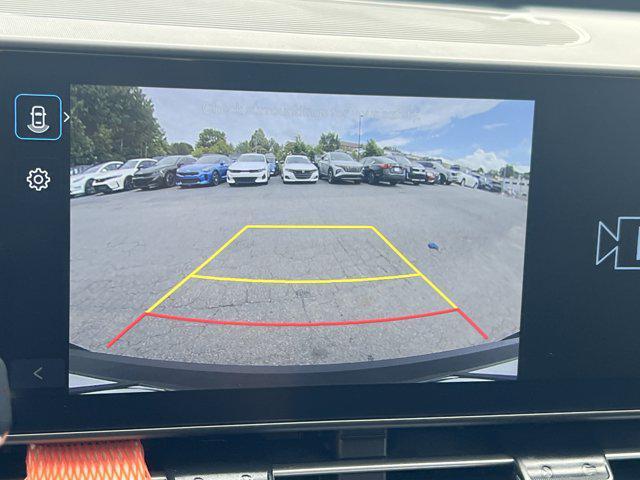 Photo of 2024 Atlas White Hyundai KONA
