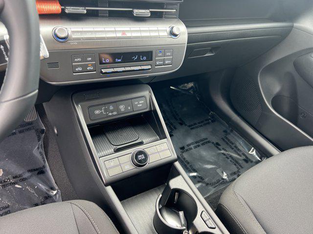 Photo of 2024 Atlas White Hyundai KONA