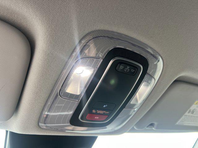 Photo of 2024 Atlas White Hyundai KONA