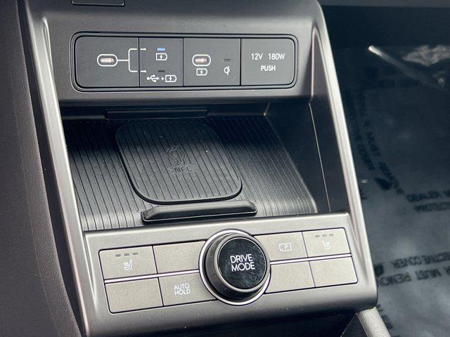 Photo of 2024 Atlas White Hyundai KONA