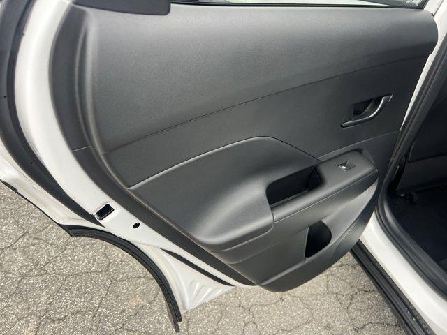 Photo of 2024 Atlas White Hyundai KONA