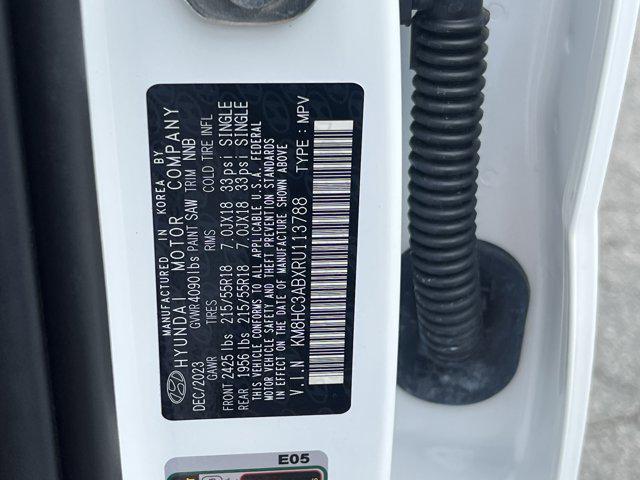 Photo of 2024 Atlas White Hyundai KONA