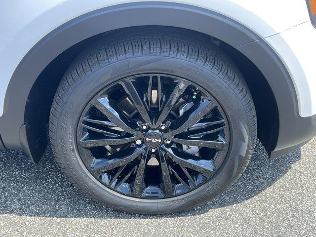 Photo of 2022 Glacial White Pearl Kia Telluride