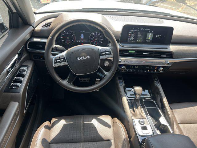 Photo of 2022 Glacial White Pearl Kia Telluride