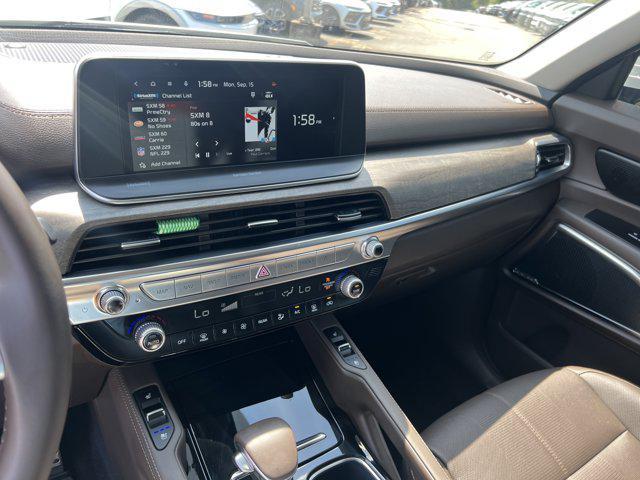 Photo of 2022 Glacial White Pearl Kia Telluride