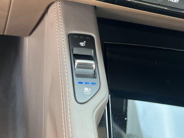 Photo of 2022 Glacial White Pearl Kia Telluride