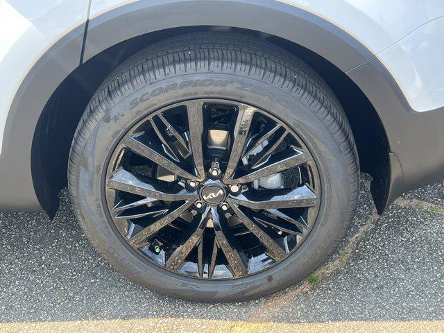 Photo of 2022 Glacial White Pearl Kia Telluride