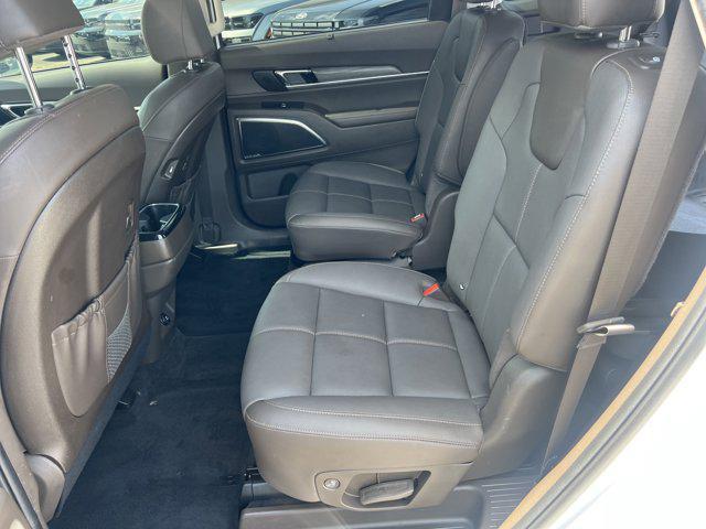 Photo of 2022 Glacial White Pearl Kia Telluride