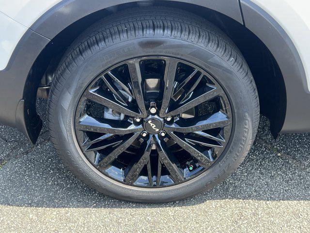 Photo of 2022 Glacial White Pearl Kia Telluride