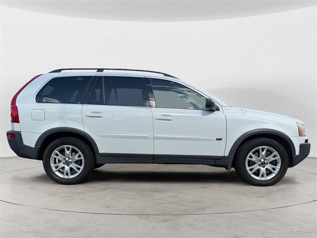 Photo of 2005 Ice White Volvo XC90