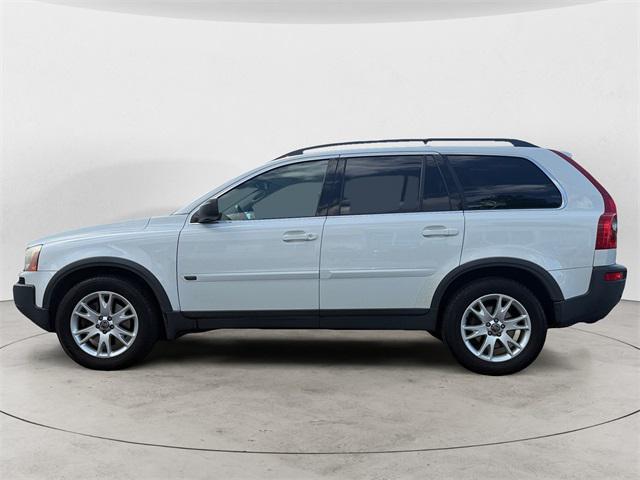 Photo of 2005 Ice White Volvo XC90