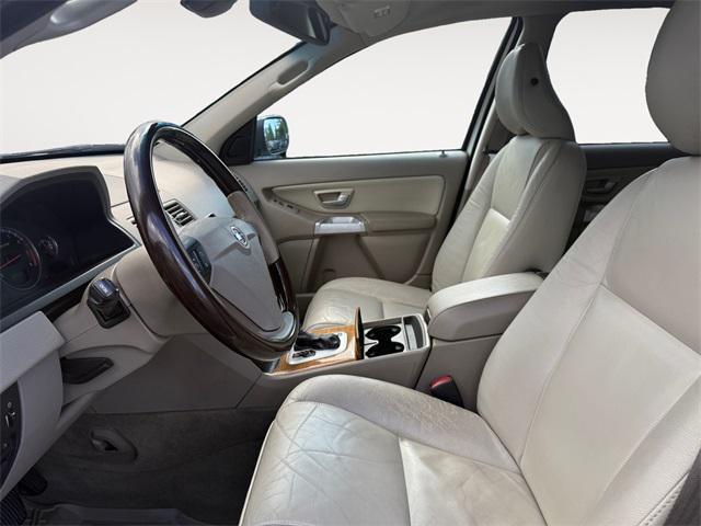Photo of 2005 Ice White Volvo XC90