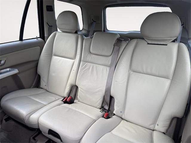 Photo of 2005 Ice White Volvo XC90