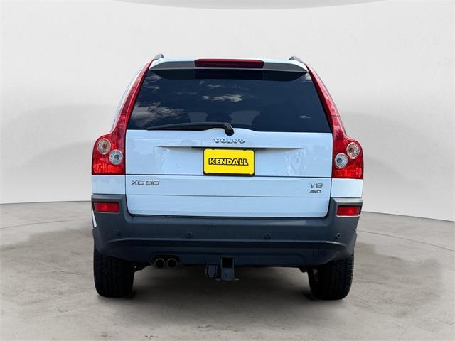Photo of 2005 Ice White Volvo XC90