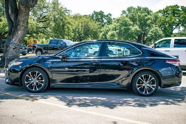 Photo of 2019 Black Toyota Camry Hybrid