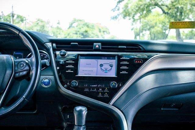 Photo of 2019 Black Toyota Camry Hybrid