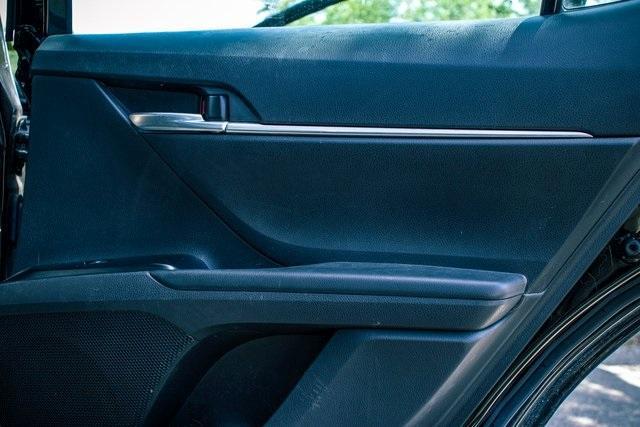Photo of 2019 Black Toyota Camry Hybrid