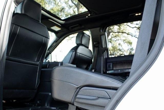 Photo of 2019 White Platinum Ford Expedition
