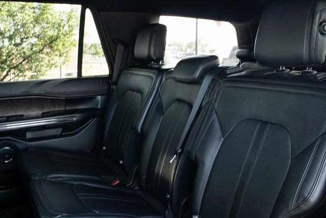 Photo of 2019 White Platinum Ford Expedition