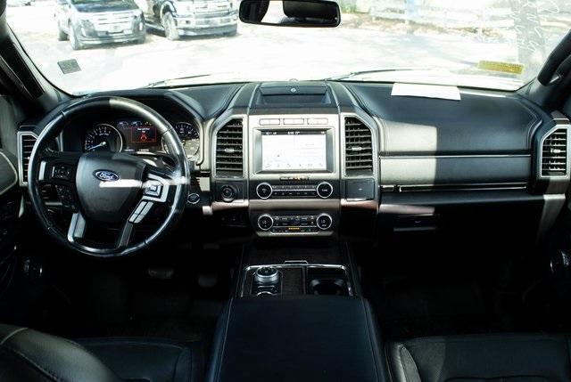 Photo of 2019 White Platinum Ford Expedition
