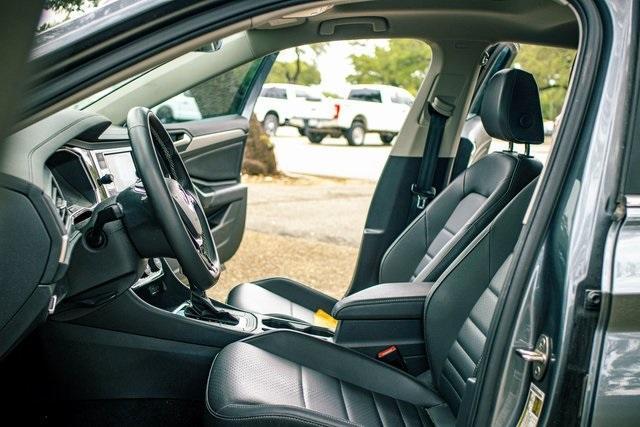 Photo of 2021 Platinum Gray Metallic Volkswagen Jetta