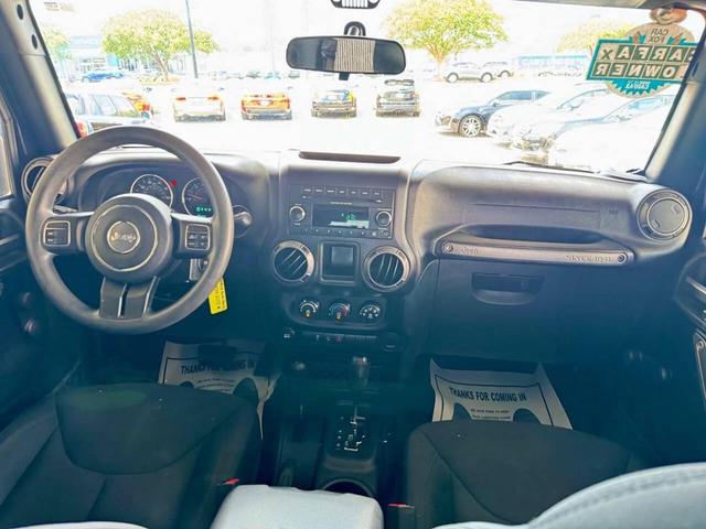 Photo of 2015 Black Clearcoat Jeep Wrangler Unlimited