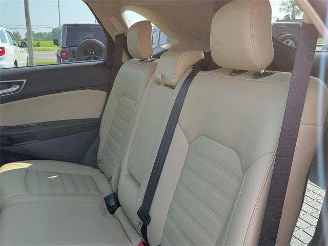 Photo of 2019 Blue Metallic Ford Edge