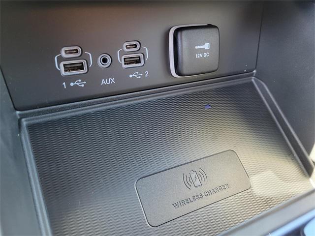 Photo of 2025 Diamond Black Crystal Pearlcoat Jeep Grand Cherokee
