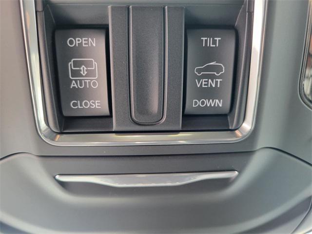 Photo of 2025 Diamond Black Crystal Pearlcoat Jeep Grand Cherokee