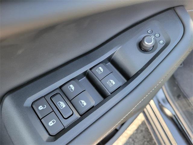 Photo of 2025 Diamond Black Crystal Pearlcoat Jeep Grand Cherokee