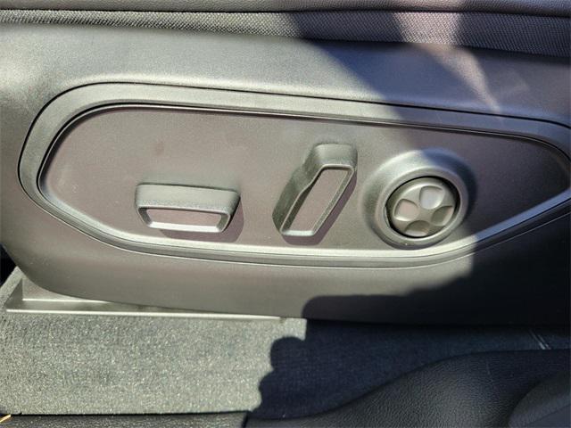 Photo of 2025 Diamond Black Crystal Pearlcoat Jeep Grand Cherokee