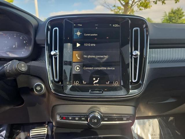 Photo of 2022 Onyx Black Metallic Volvo XC40
