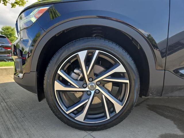 Photo of 2022 Onyx Black Metallic Volvo XC40