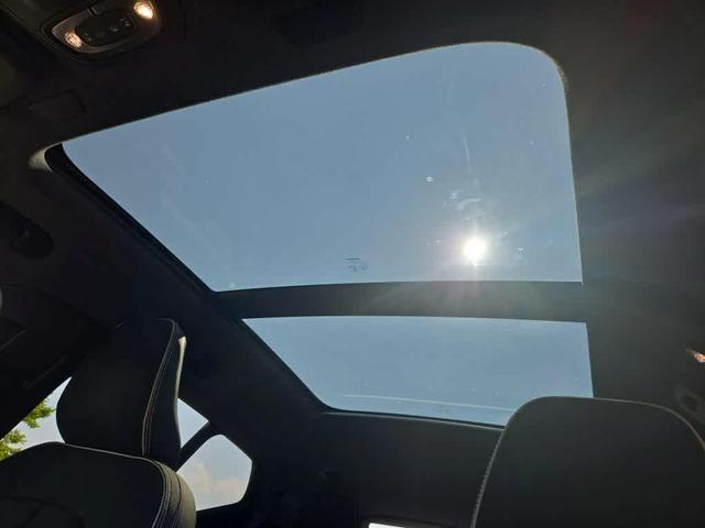 Photo of 2022 Onyx Black Metallic Volvo XC40