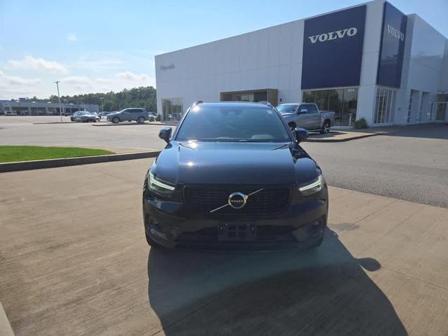Photo of 2022 Onyx Black Metallic Volvo XC40